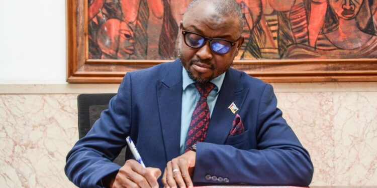 Tuarique Abdala toma posse para mandato de cinco anos