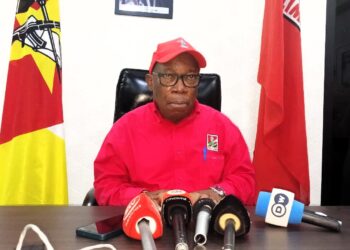 Filipe Paunde rebate “Governadora de Manica não tem filhos. Quem tem filhos é uma cidadã chamada Francisca”