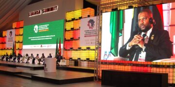 Moçambique defende utilização de fundos soberanos e de pensões para acelerar infra-estruturas em África