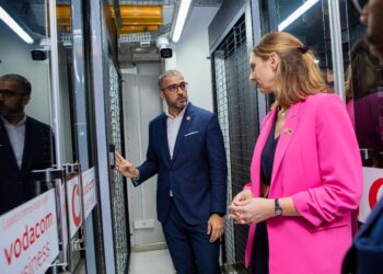 Alta-Comissária Britânica destaca inovação da Vodacom como pilar do futuro digital de Moçambique
