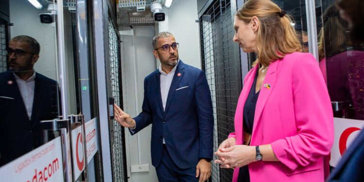 Alta-Comissária Britânica destaca inovação da Vodacom como pilar do futuro digital de Moçambique