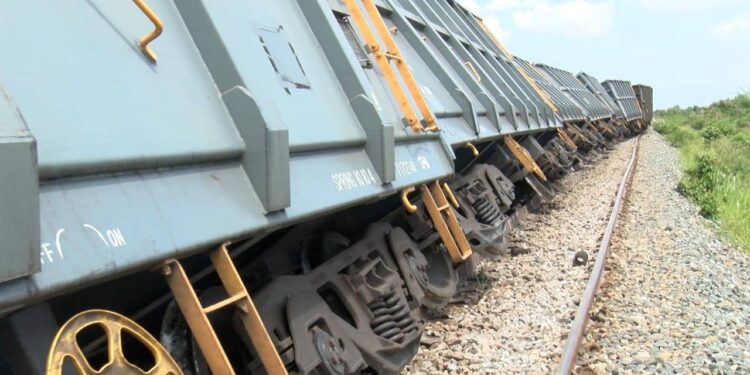 Desconhecidos vandalizam novamente a linha férrea de Dondo causando prejuízos de mais de USD 2 Milhões
