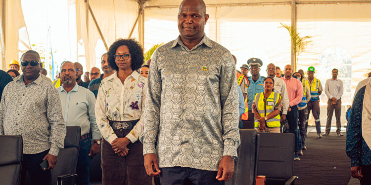 Presidente Chapo defende novos investimentos para reforçar eficiência do Porto da Beira