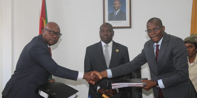 Ministro desafia liderança a consolidar reformas e reforçar humanização do sistema