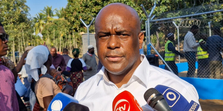 Edil da Maxixe exige responsabilização a empreiteiros que abandonam obras