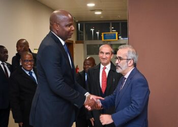 Presidente Daniel Chapo em Portugal para cimeira que retoma diálogo político ao mais alto nível