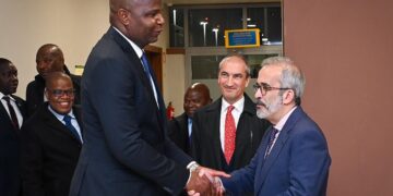 Presidente Daniel Chapo em Portugal para cimeira que retoma diálogo político ao mais alto nível