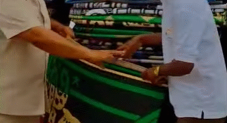 Faizal Juma e Amigos entregam 2.100 esteiras para apoiar famílias deslocadas de Memba