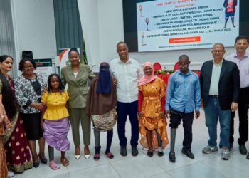 Luís Giquira partilha almoço solidário com beneficiários de próteses em Nampula