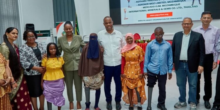 Luís Giquira partilha almoço solidário com beneficiários de próteses em Nampula