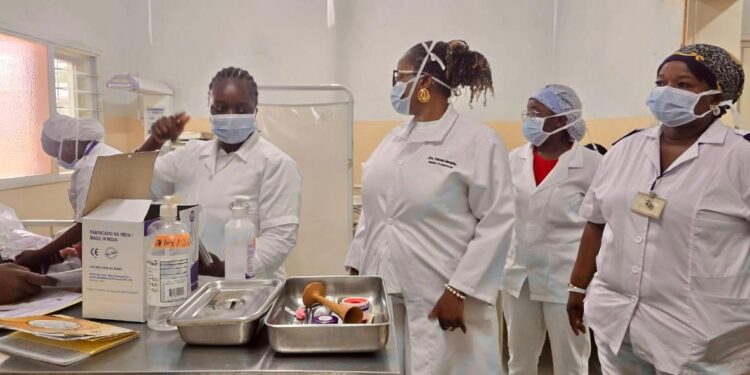 Directora do Serviço de Saúde de Maputo avalia funcionamento do Centro de Saúde de Albazine