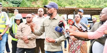 Ministro da Defesa Nacional fiscaliza suspensão da actividade mineira em Manica e reforça exigência de cumprimento ambiental