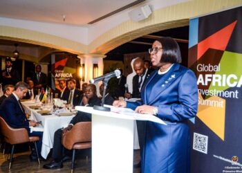 Benvinda Levi apresenta activos estratégicos de Moçambique para atrair investimento global