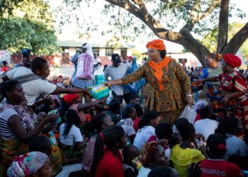 Primeira-Dama presta assistência às vítimas das cheias em centro de acomodação de Gwaza Muthini