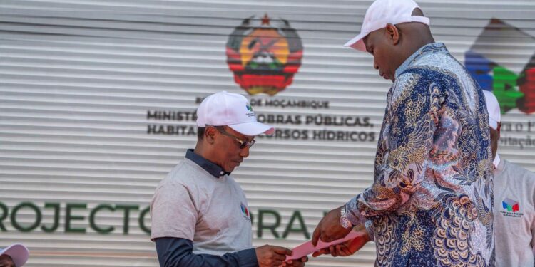 Presidente da República entrega 3.062 talhões infra-estruturados em Matutuíne