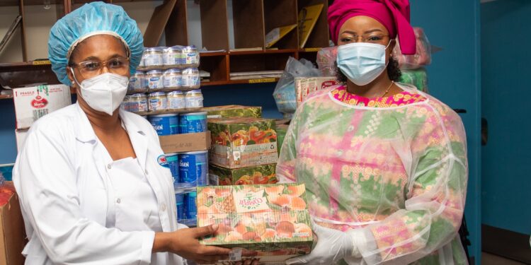 Primeira-Dama garante doação mensal de fraldas e anuncia medidas para reforçar oncologia pediátrica no país