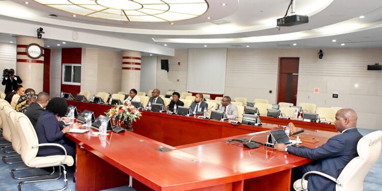 PR recebe CNDH para avaliar situação dos direitos humanos no País