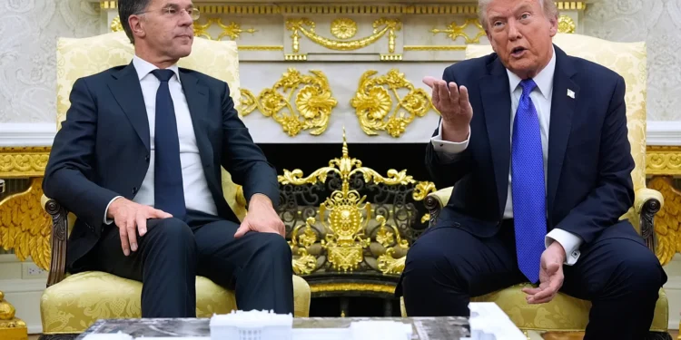 Trump pressiona NATO a agir rapidamente no Estreito de Ormuz