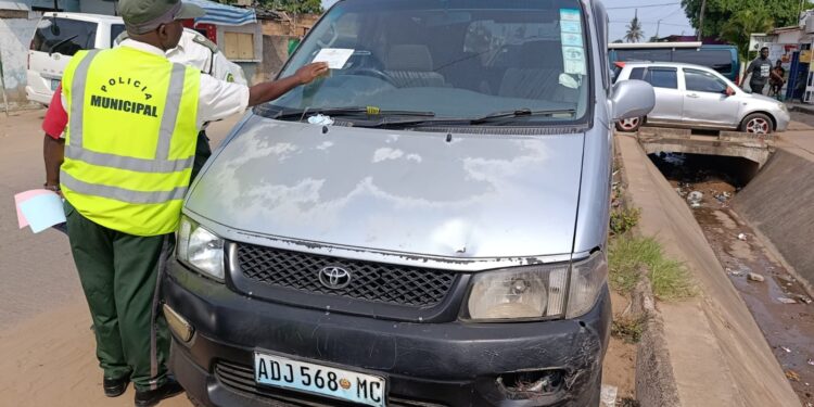 CMM notifica proprietários para retirada de viaturas abandonadas na via pública