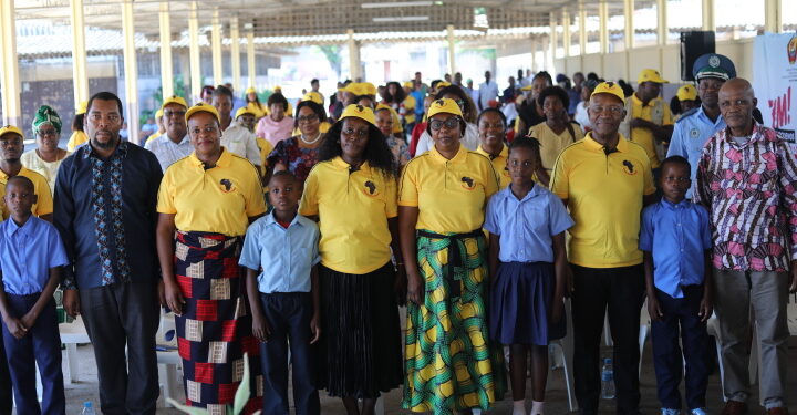 Município de Maputo reforça vacinação com entrega de motorizadas a profissionais de saúde