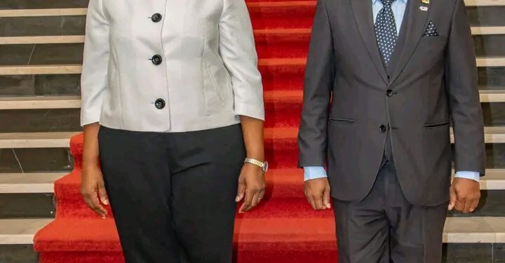 Primeira-ministra empossa adjunto da ANAC e reforça aposta na biodiversidade