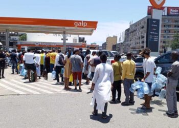 Crise de combustível em Maputo agrava-se e já afecta transportes e comércio
