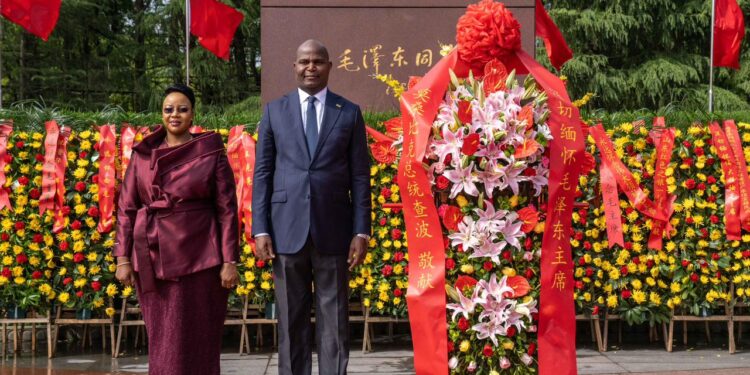 Presidente da República presta homenagem a Mao Tse Tung e reforça laços com a China