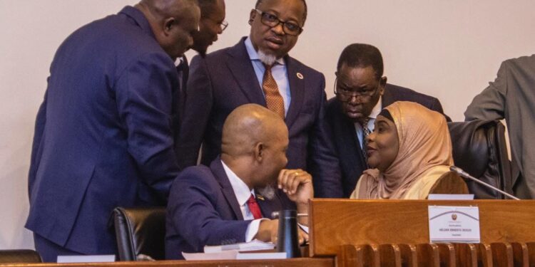 Assembleia da República aprova por consenso revisão das Leis de Descentralização