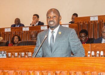 Parlamento eleva idade de reforma para 65 anos, com possibilidade até 70