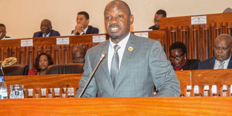 Parlamento eleva idade de reforma para 65 anos, com possibilidade até 70