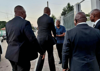 Daniel Chapo apresenta condolências à família de Venâncio Mondlane em Maputo