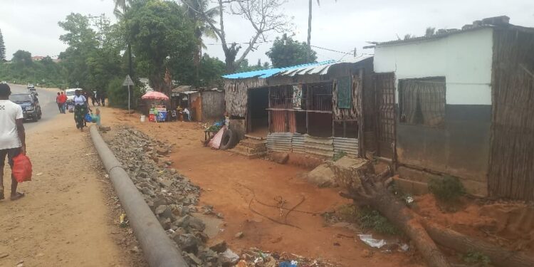 Impasse Atrasa Retirada De Estruturas Junto À EN1 Em Xai-Xai