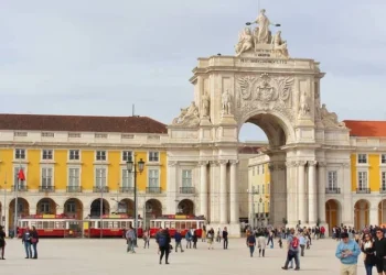 Jovens deixam Moçambique em busca de oportunidades na Europa