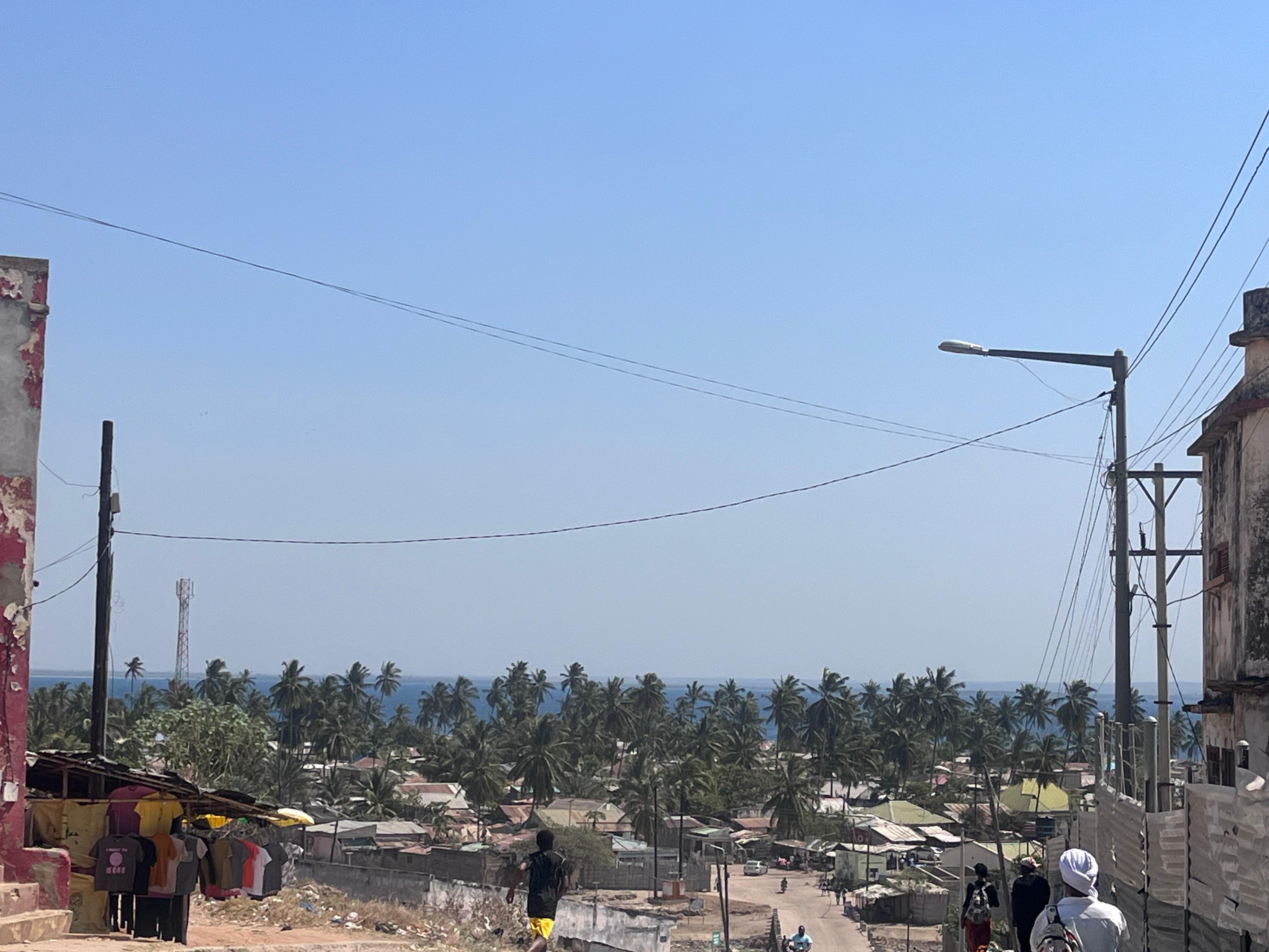 Na cidade de Pemba: Moradores de Paquitequete recorrem à praia para atender necessidades por falta de latrinas